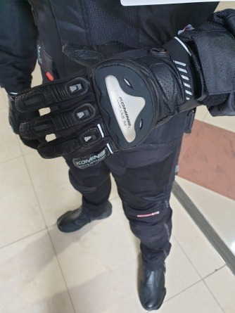 Высококачественные мотоперчатки с титановой защитой костяшек Komine GK-200 SuperFIT Titanium L-Gloves R-SPEC